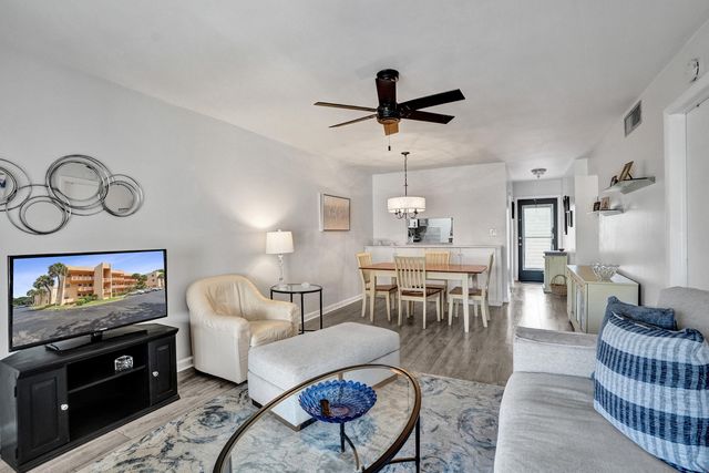 8390 Lagos De Campo Boulevard 301, Tamarac, FL 33321