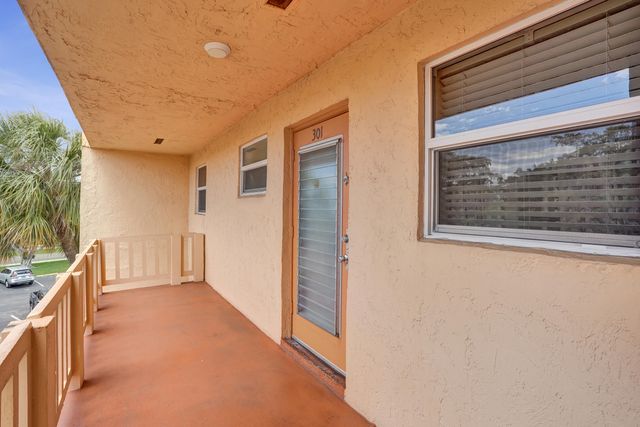 8390 Lagos De Campo Boulevard 301, Tamarac, FL 33321