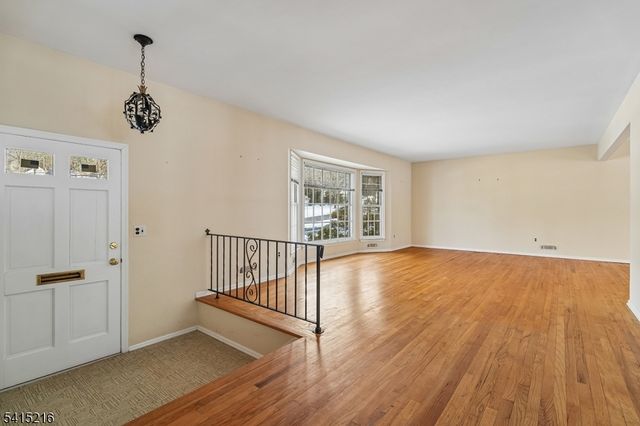 53 Sherbrook Dr, Berkeley Heights Twp., NJ 07922