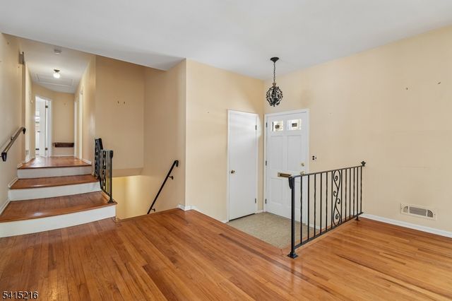 53 Sherbrook Dr, Berkeley Heights Twp., NJ 07922