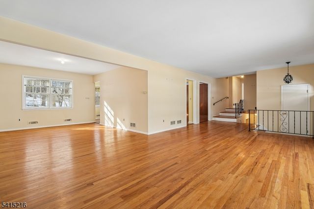 53 Sherbrook Dr, Berkeley Heights Twp., NJ 07922