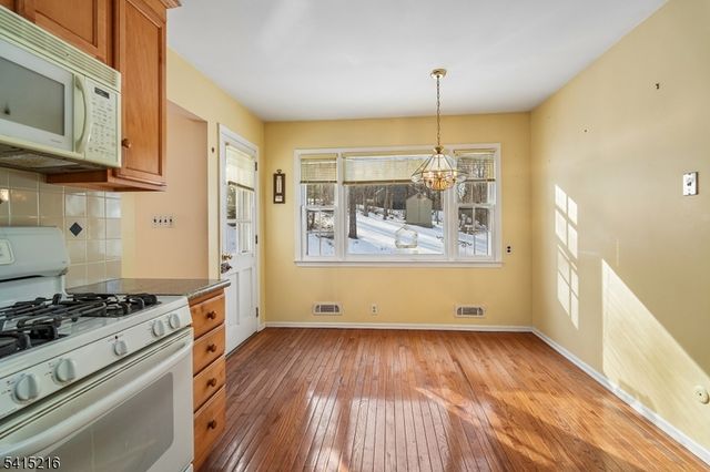 53 Sherbrook Dr, Berkeley Heights Twp., NJ 07922