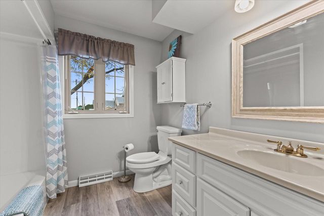 1464 32nd AVENUE, Kenosha, WI 53144