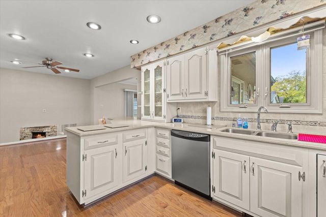 1464 32nd AVENUE, Kenosha, WI 53144