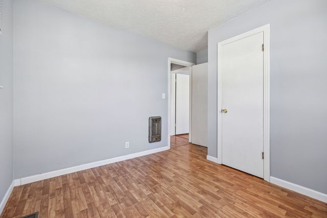 810 Country Club Dr, Clarksville, TN 37043