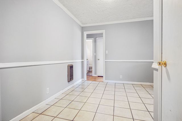 810 Country Club Dr, Clarksville, TN 37043