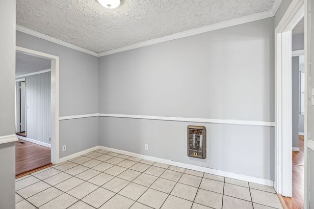 810 Country Club Dr, Clarksville, TN 37043