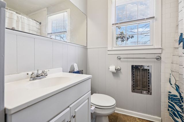 810 Country Club Dr, Clarksville, TN 37043