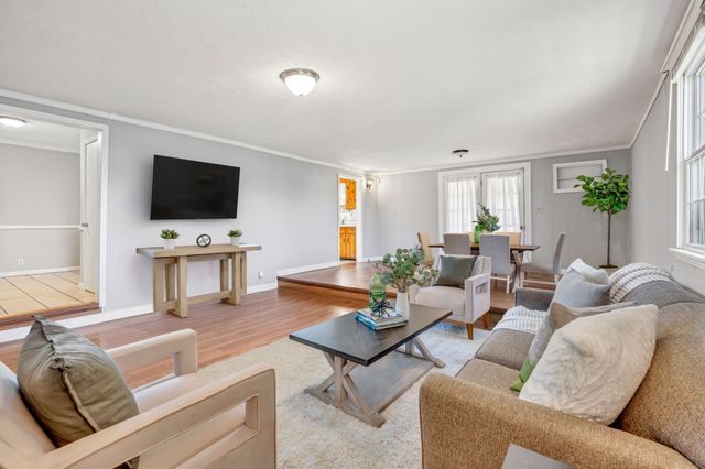 810 Country Club Dr, Clarksville, TN 37043