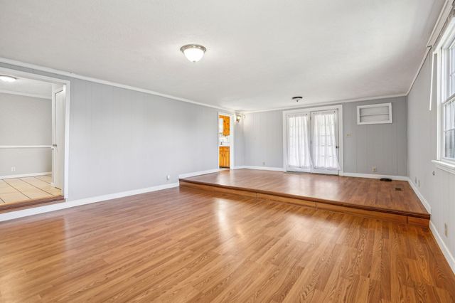 810 Country Club Dr, Clarksville, TN 37043