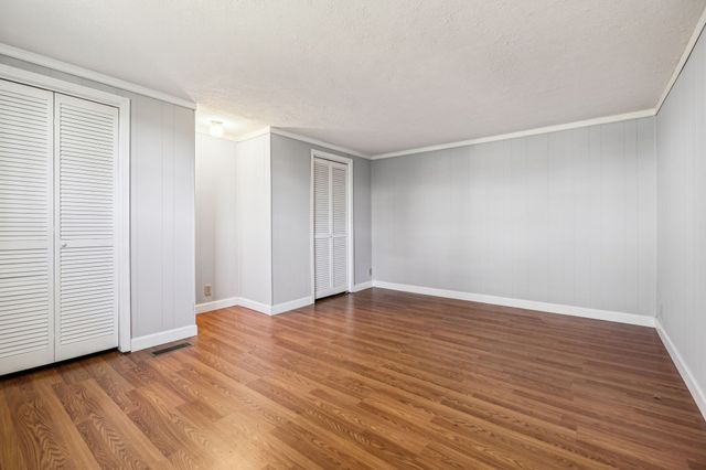 810 Country Club Dr, Clarksville, TN 37043