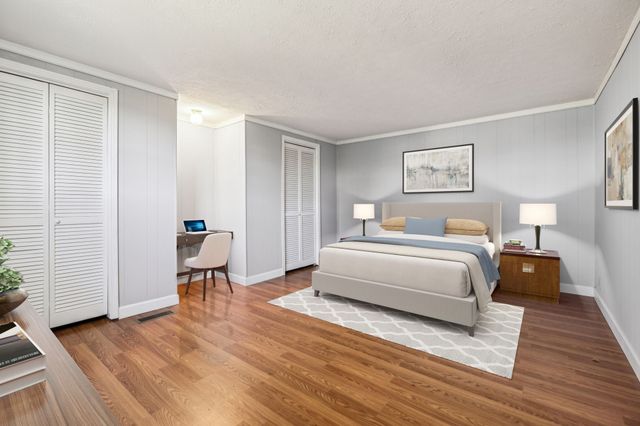 810 Country Club Dr, Clarksville, TN 37043