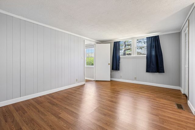 810 Country Club Dr, Clarksville, TN 37043