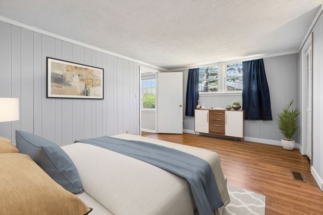 810 Country Club Dr, Clarksville, TN 37043