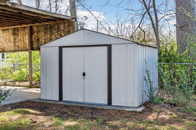 810 Country Club Dr, Clarksville, TN 37043