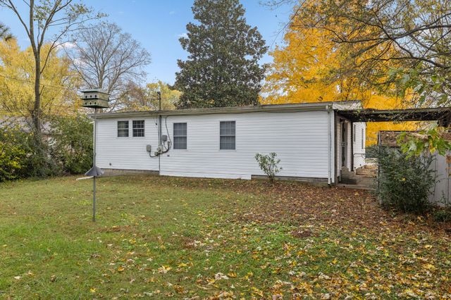 810 Country Club Dr, Clarksville, TN 37043