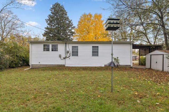 810 Country Club Dr, Clarksville, TN 37043