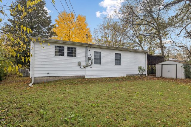 810 Country Club Dr, Clarksville, TN 37043