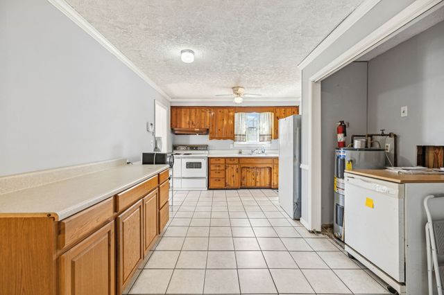 810 Country Club Dr, Clarksville, TN 37043