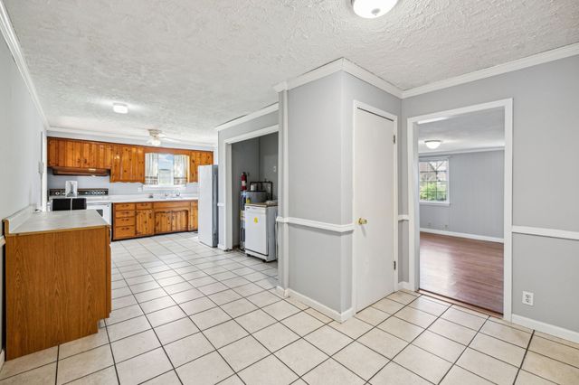 810 Country Club Dr, Clarksville, TN 37043