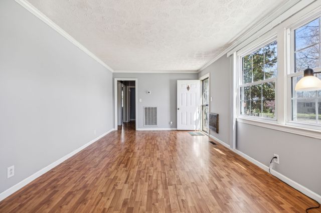 810 Country Club Dr, Clarksville, TN 37043