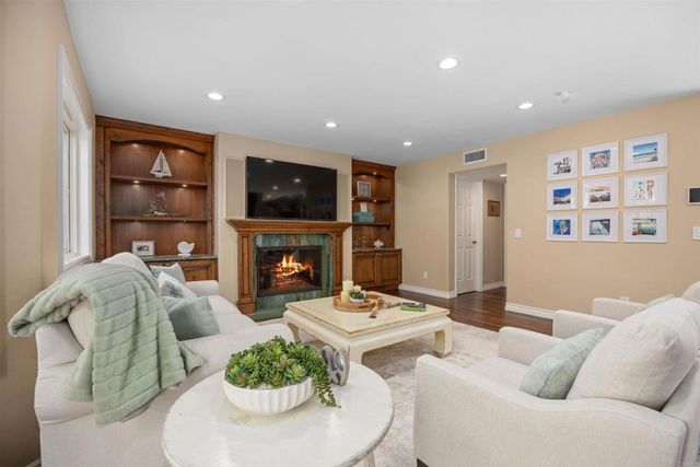 1025 Monterey Vista Way, Encinitas, CA 92024