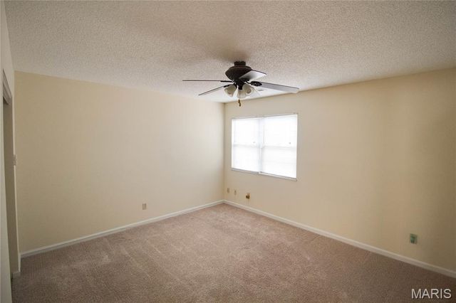 9041 N Swan Circle, St Louis, MO 63144