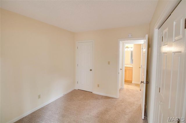 9041 N Swan Circle, St Louis, MO 63144