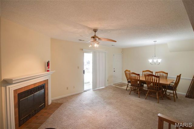 9041 N Swan Circle, St Louis, MO 63144