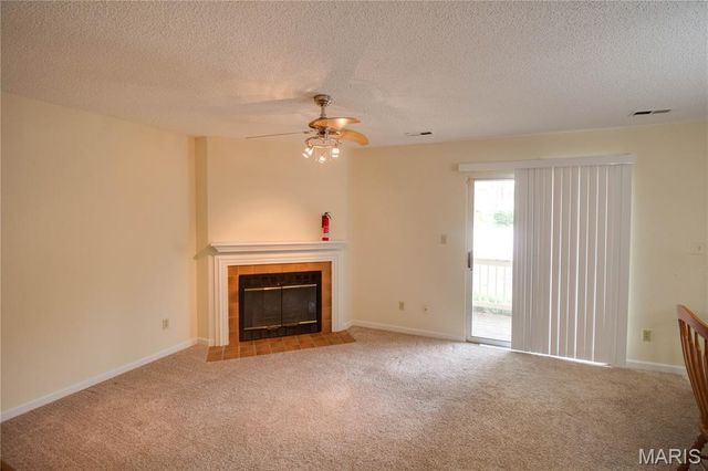 9041 N Swan Circle, St Louis, MO 63144