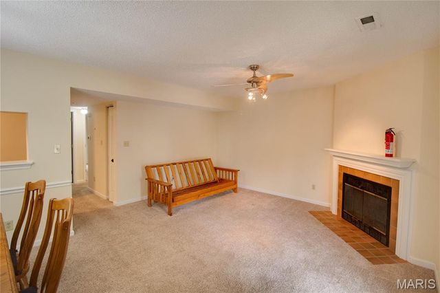 9041 N Swan Circle, St Louis, MO 63144