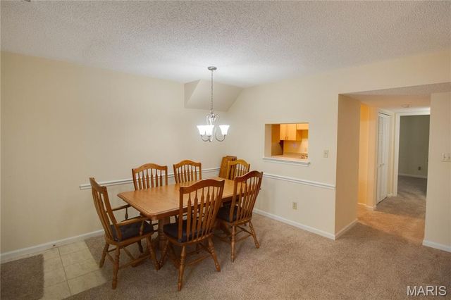 9041 N Swan Circle, St Louis, MO 63144