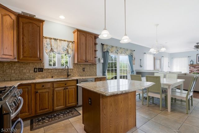 6 Varnon Ct, Hillsborough Twp., NJ 08844