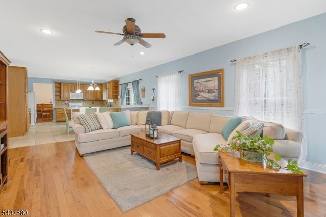 6 Varnon Ct, Hillsborough Twp., NJ 08844