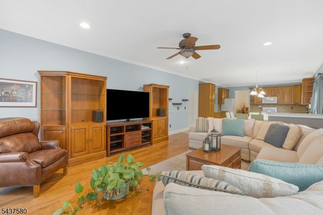 6 Varnon Ct, Hillsborough Twp., NJ 08844
