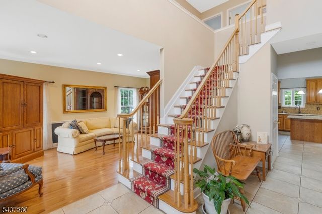 6 Varnon Ct, Hillsborough Twp., NJ 08844