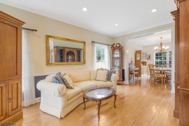 6 Varnon Ct, Hillsborough Twp., NJ 08844