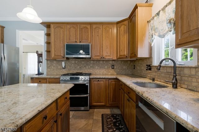 6 Varnon Ct, Hillsborough Twp., NJ 08844