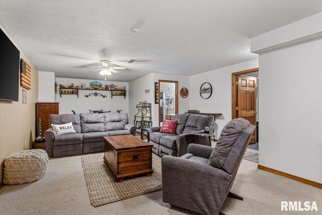 2429 GLENCOE Street, Springfield, IL 62704