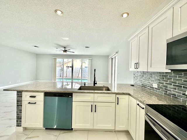 1219 Baycourt Isle, Greenacres, FL 33413