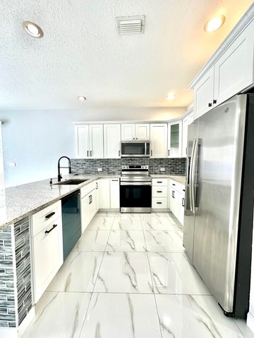 1219 Baycourt Isle, Greenacres, FL 33413