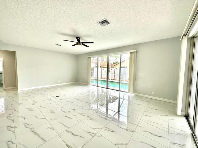 1219 Baycourt Isle, Greenacres, FL 33413