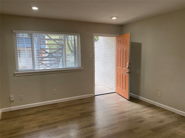 4618 Reiger Avenue 112, Dallas, TX 75246