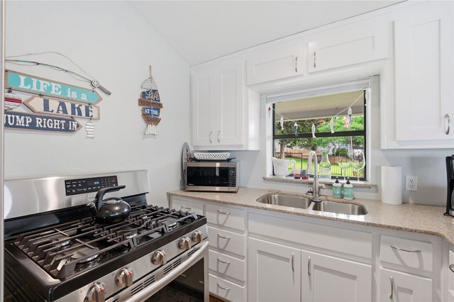 1633 Cedar Crest Loop, Graford, TX 76449