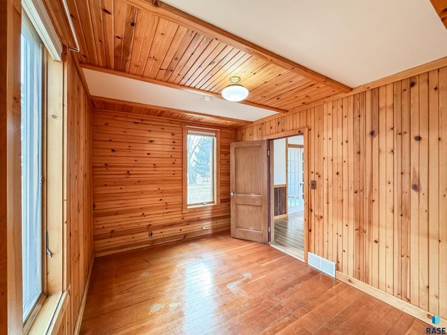 25637 470th Ave Avenue, Crooks, SD 57020