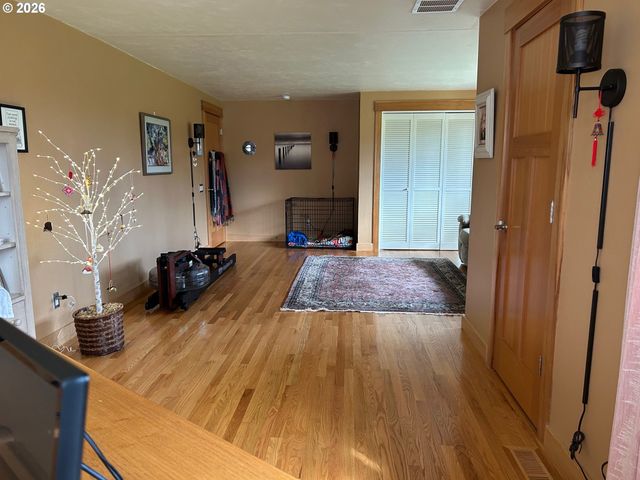 29821 JEANS Rd, Veneta, OR 97487