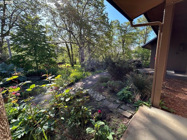 29821 JEANS Rd, Veneta, OR 97487