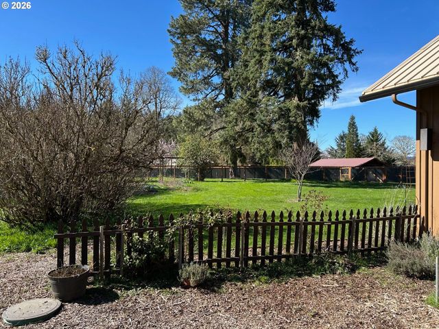 29821 JEANS Rd, Veneta, OR 97487