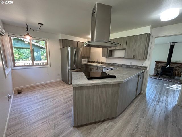 29821 JEANS Rd, Veneta, OR 97487