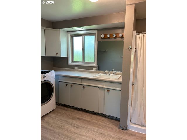29821 JEANS Rd, Veneta, OR 97487